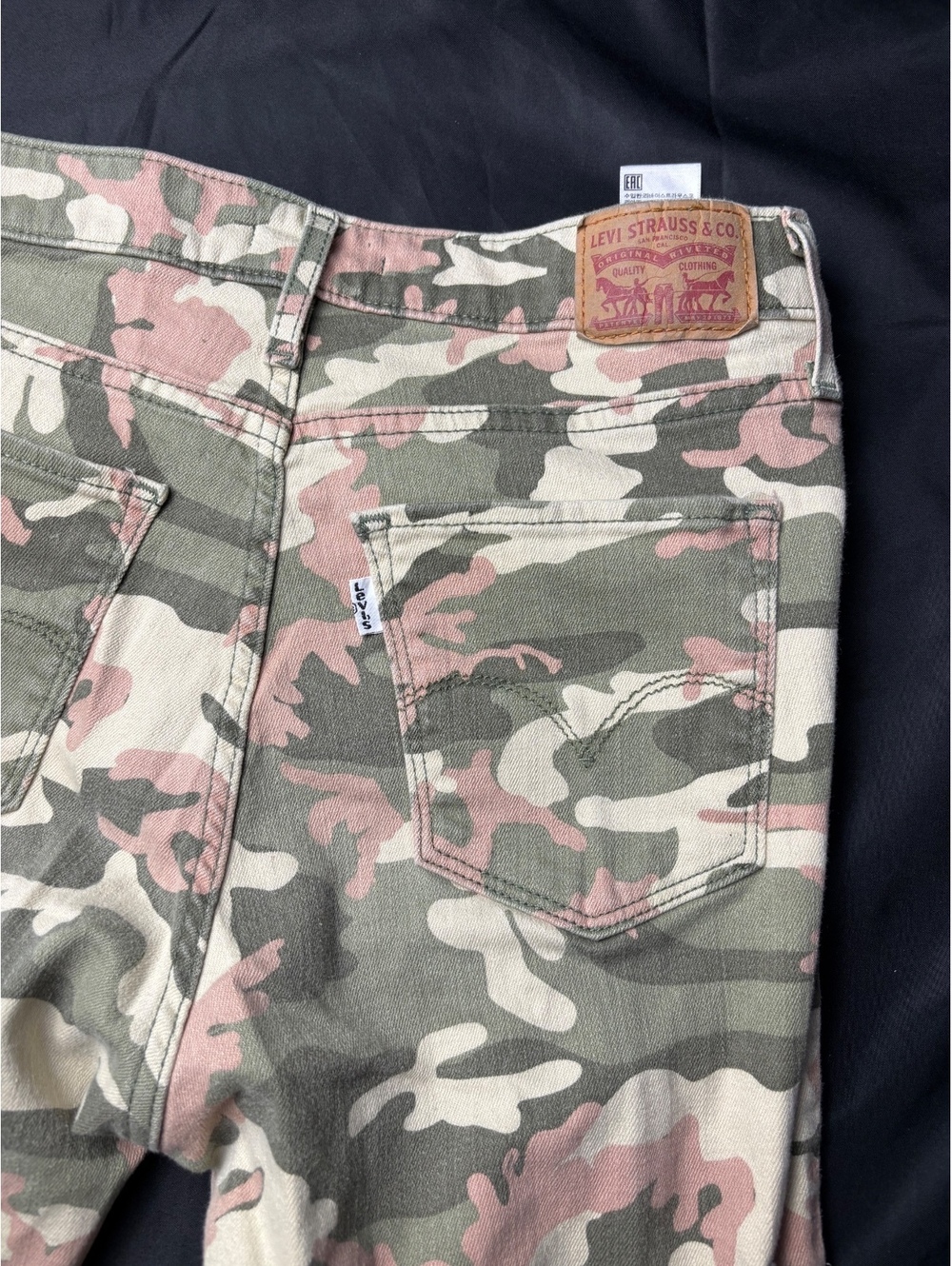 Levi's 721 High Rise Skinny Camo Jeans Size 30